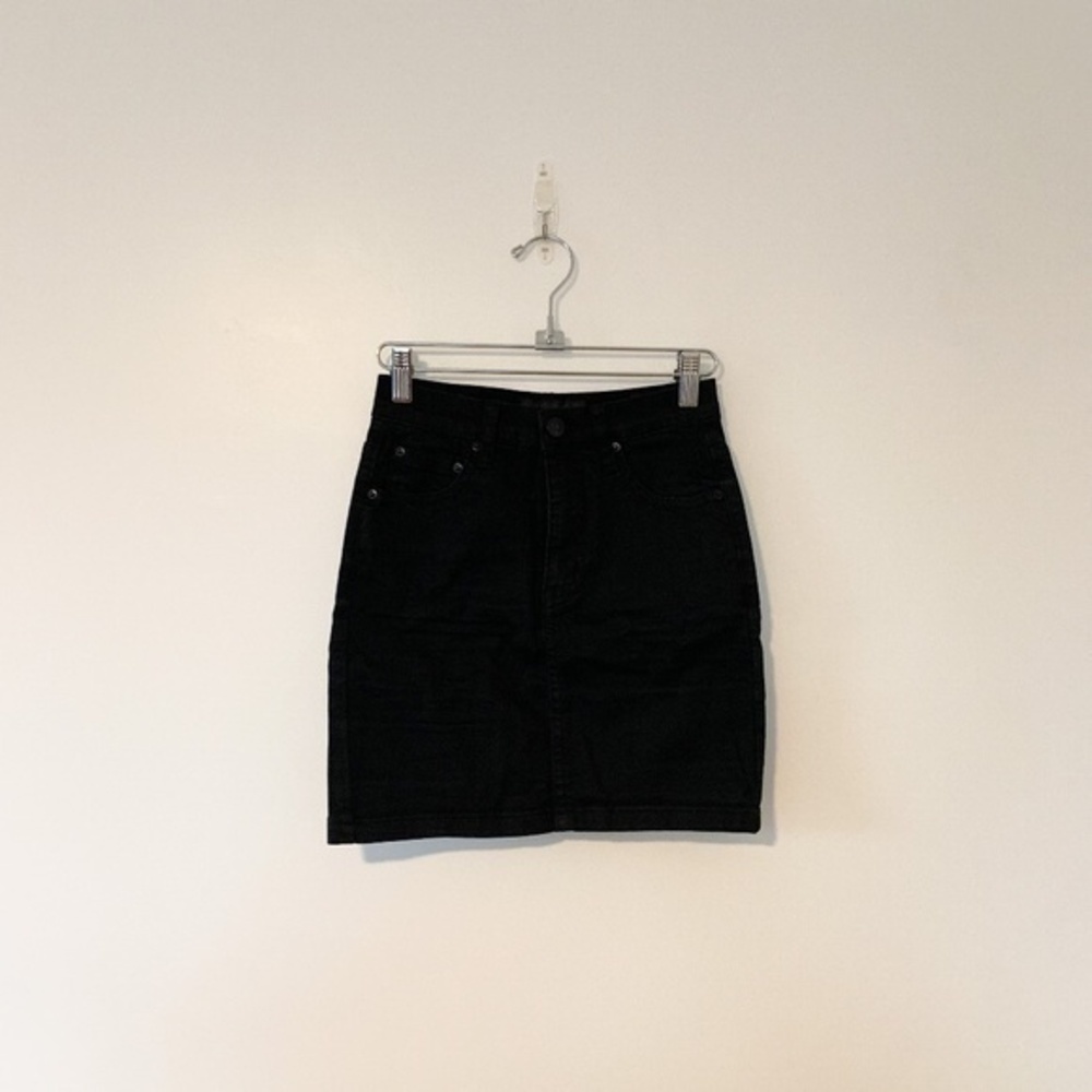 3/$25 Zee Gee Why Black Denim Mini Skirt sz 26